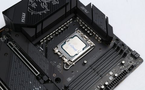 英特尔 12代 酷睿 i7-12700KF CPU处理器评测：12核20线程，25MB三级缓存，睿频至高可达5.00GHz！